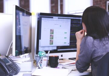 W dzisiejszym cyfrowym krajobrazie posiadanie niezawodnego dostawcy hostingu internetowego jest kluczowe dla firm i osób chcących ustanowić silną obecność online. Niezależnie od tego, czy prowadzisz małego osobistego bloga, witrynę e-commerce czy dużą witrynę korporacyjną, wydajność, bezpieczeństwo i niezawodność usługi hostingowej mogą zadecydować o Twoim sukcesie lub porażce. W Polsce nazwa.pl stała się rozwiązaniem typu go-to w zakresie hostingu internetowego, oferując połączenie najnowocześniejszej technologii, wyjątkowego wsparcia i głębokiego zrozumienia lokalnego rynku.