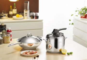 In de snelle wereld van vandaag zijn we allemaal op zoek naar manieren om tijd te besparen in de keuken, zonder concessies te doen aan de kwaliteit van onze maaltijden. Maak kennis met Moulinex, een toonaangevende naam op het gebied van keukenapparatuur die al meer dan 80 jaar de kookervaring transformeert. Moulinex staat bekend om zijn innovatieve ontwerpen, gebruiksvriendelijke functies en betrouwbare prestaties en biedt een breed scala aan apparaten die het bereiden van maaltijden eenvoudiger, sneller en leuker maken. Of u nu een doorgewinterde thuiskok bent of net begint, de veelzijdige tools van Moulinex kunnen uw kookspel naar een hoger niveau tillen en uw keukenroutine stroomlijnen.