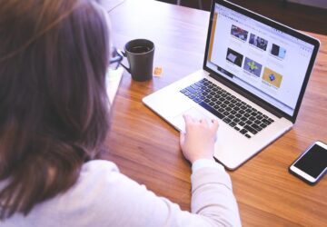 Lorsque vous démarrez une entreprise ou que vous développez votre société, l’une des décisions les plus importantes que vous prendrez est de choisir votre adresse commerciale officielle. En France, SeDomicilier est devenue la plateforme de référence pour les entrepreneurs et les chefs d'entreprise à la recherche d'une solution de domiciliation rapide, fiable et économique. Avec plus de 50 000 clients satisfaits, des avis élogieux sur toutes les plateformes et plus de 80 adresses prestigieuses à travers le pays, SeDomicilier redéfinit la façon dont la domiciliation d'entreprise se fait en France : 100 % en ligne, sans tracas et à un prix adapté à tous les budgets.