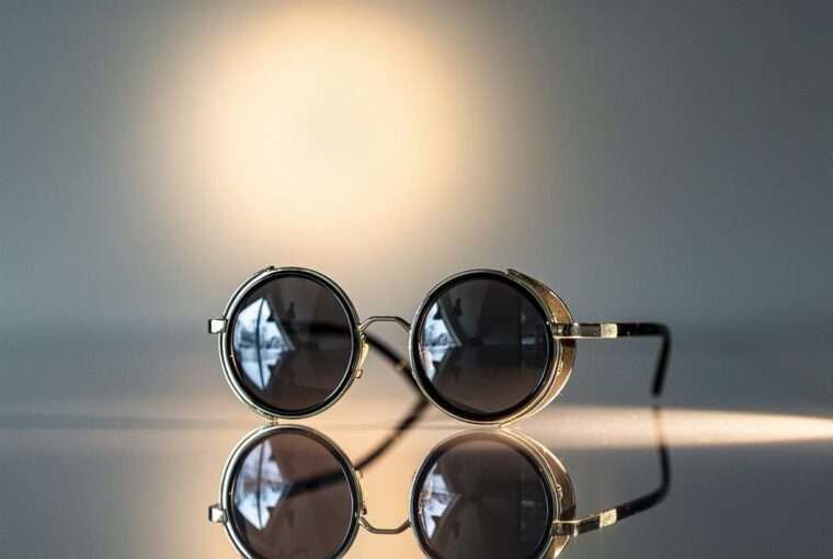 Op het gebied van oogzorg en brillen onderscheidt Pearle Opticiens zich als pionier in Nederland en verlegt voortdurend de grenzen van wat mogelijk is op het gebied van optometrie en klantenservice. Met een sterke toewijding aan kwaliteit, innovatie en toegankelijkheid herdefinieert Pearle Opticiens het landschap van oogzorgdiensten, waardoor klanten niet alleen de wereld duidelijker kunnen zien, maar ook de allernieuwste service kunnen ervaren die prioriteit geeft aan hun gezondheid en gemak.