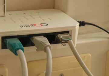 Nu de wereld steeds afhankelijker wordt van snelle en betrouwbare digitale netwerken, verandert 5G-technologie het landschap van communicatie en connectiviteit. In Nederland heeft KPN zich gevestigd als een pionier op dit gebied, met een leidende rol in 5G-innovatie en digitale connectiviteit. Met een rijke geschiedenis van technologisch leiderschap blijft KPN grenzen verleggen en levert het next-generation oplossingen die het leven van individuen, bedrijven en industrieën in het hele land verbeteren.