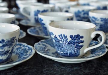 In a world that often feels rushed and impersonal, Emma Bridgewater offers a refreshing reminder to find joy in the everyday. Founded in 1985, this quintessentially British brand has become a household name for its beautifully hand-decorated pottery, homeware, and gifts. At Emma Bridgewater, every piece is designed to make life just a little bit nicer—whether it’s a favorite mug for your morning coffee or a charming plate that makes every meal special.