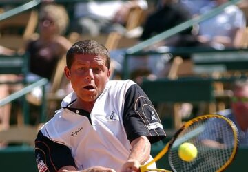 Im Herzen Europas, wo Tennis weiterhin als eine der beliebtesten Sportarten floriert, hat sich TENNIS POINT zu einer führenden Autorität in der Bereitstellung von erstklassiger Tennisausrüstung und -ausstattung entwickelt. Diese in Österreich ansässige Marke hat einen bemerkenswerten Einfluss auf die Tennisgemeinschaft ausgeübt und bietet nicht nur hochwertige Produkte, sondern auch ein außergewöhnliches Kundenerlebnis. Vom Anfänger bis zum erfahrenen Profi ist TENNIS POINT zu einer Anlaufstelle für Tennisbegeisterte geworden, die ihr Spiel mit modernster Technologie, stilvoller Kleidung und erstklassiger Ausrüstung verbessern möchten.