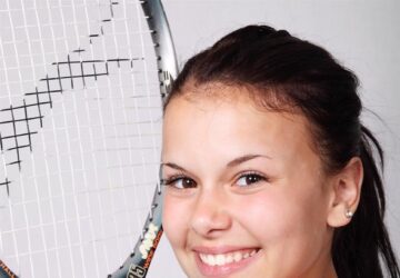 Im Herzen Europas, wo es viele Tennisbegeisterte gibt, gilt Tennis Point als Leuchtturm der Exzellenz in der Welt des Tenniseinzelhandels. Dieser in Österreich ansässige führende Einzelhändler hat die Art und Weise revolutioniert, wie Spieler und Fans gleichermaßen auf die Ausrüstung und Bekleidung zugreifen, die sie benötigen, um ihr Spiel zu verbessern. Mit seinem Engagement für Qualität, Innovation und Kundenzufriedenheit setzt Tennis Point neue Maßstäbe in der Branche. So verändert Tennis Point Spiel, Satz und Match im Tenniseinzelhandel.