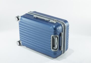 Of u nu een doorgewinterde globetrotter bent of een casual vakantieganger, de juiste reistas kan het verschil maken tijdens uw reis. Van het ervoor zorgen dat uw benodigdheden netjes georganiseerd zijn tot het bieden van comfort en duurzaamheid tijdens de reis, het kiezen van de perfecte reistas is cruciaal. Greenwich, een gerenommeerd Nederlands merk, is al lang toonaangevend in het leveren van stijlvolle, duurzame en zeer functionele reistassen die geschikt zijn voor elk type reiziger. Laten we eens kijken waarom Greenwich reistassen de ultieme metgezellen zijn voor uw avonturen, met veelzijdigheid, vakmanschap van hoge kwaliteit en een doordacht ontwerp.