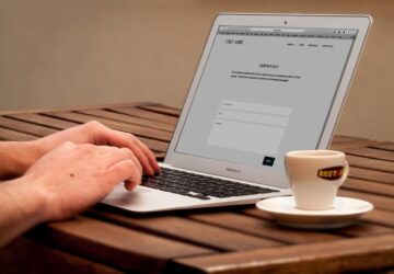 Nel frenetico mondo del freelance e del lavoro a distanza, Fiverr si distingue come una piattaforma rivoluzionaria che ha trasformato radicalmente la gig economy. Fin dalla sua nascita, Fiverr ha reso notevolmente più semplice per i freelance di tutto il mondo, compresi quelli in Italia, entrare in contatto con i clienti, coltivare la propria carriera e contribuire a un ambiente di lavoro in costante cambiamento. Questa piattaforma racchiude l’essenza del moderno mercato digitale, promuovendo un ecosistema in cui la creatività incontra le opportunità.