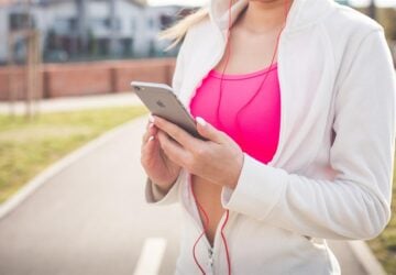 Dans le domaine dynamique des télécommunications, SFR constitue une figure dominante en France, derrière Orange en termes de taille et d'influence. En tant que l'un des opérateurs de réseaux mobiles pionniers du pays, SFR a joué un rôle central en connectant des millions de Français non seulement entre eux, mais aussi avec le monde. Cet article revient sur la manière dont SFR oriente la France vers un avenir marqué par une connectivité, une innovation et une transformation numérique sans précédent.