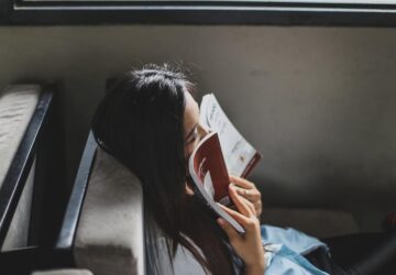 Audible hat sich schnell zur bevorzugten Plattform für Buchliebhaber entwickelt und bietet eine riesige Auswahl an Hörbüchern und Audioinhalten für jedes Interesse. Ob Sie ein Fan von Bestsellern, Klassikern oder exklusiven Inhalten sind, Audible bietet für jeden etwas. Aber wie stellen Sie bei einer so großen Bibliothek sicher, dass Sie das Beste aus Ihrem Erlebnis herausholen? Dieser Leitfaden zeigt Ihnen, wie Sie Ihr Audible-Abonnement optimal nutzen können, egal ob Sie neu auf der Plattform sind oder ein langjähriger Hörer, der neue Funktionen entdecken möchte.