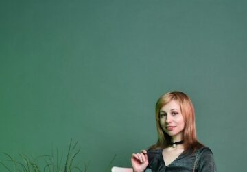 In een wereld die steeds meer bezorgd is over de gevolgen van klimaatverandering en uitputting van hulpbronnen, staat de mode-industrie onder grote druk om te hervormen. Maak kennis met NA-KD, een merk uit Nederland dat furore maakt met zijn toewijding aan duurzaamheid zonder in te leveren op stijl. Deze transformatieve aanpak vormt niet alleen het eigen bedrijfsmodel, maar zet ook een nieuwe maatstaf voor de industrie als geheel.