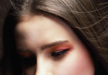 In the ever-evolving world of beauty and skincare, COCUNAT has emerged as a trailblazer, setting new standards with its commitment to natural ingredients and eco-friendly innovations. This Spanish-born brand has quickly gained recognition for its dedication to creating high-quality, non-toxic products that are as kind to the environment as they are to the skin. This article explores how COCUNAT is revolutionizing natural beauty and setting a benchmark for sustainable skincare solutions.
