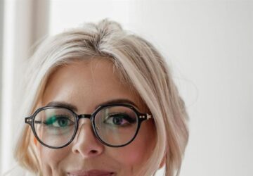 Bij GrandOptical geloven we dat een bril meer is dan alleen een functioneel accessoire: het is een essentieel onderdeel van wie je bent. Of je nu op zoek bent naar een nieuw recept, stijlvolle monturen of persoonlijke oogzorg, wij zijn er om een ​​ervaring te bieden die expertise, elegantie en attente service combineert. Onze missie is om niet alleen aan je optische behoeften te voldoen, maar ook om een ​​blijvende band te creëren die ervoor zorgt dat je ogen en je zicht altijd in de beste handen zijn.