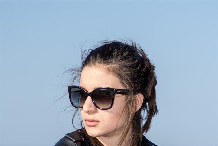 Pearle Opticiens, een prominente naam in de optische industrie, zet zich al tientallen jaren in voor het bieden van uitzonderlijke oogzorg en stijlvolle brillenoplossingen aan de Nederlanders. Met een vastberaden toewijding aan kwaliteit, innovatie en klanttevredenheid is Pearle Opticiens uitgegroeid tot dé bestemming voor mensen die op zoek zijn naar uitgebreide oogzorgdiensten en modieuze brillenopties.